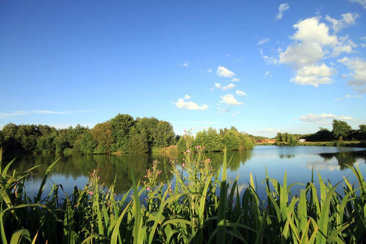Woodpecker Lodge - Brook Meadow - Sleeps 4 Plus 2 - No Pets Market Harborough Exterior photo